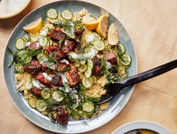 Resep Gigitan Steak dengan Couscous Bayam