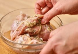 Resep Rendam Ayam Dalam Bahan Asin Ini Agar Lebih Juicier Petunjuk Bukan